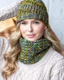 Fashion Sweater Shop Made in Ireland Snood and Hat Set Green