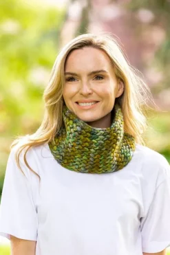 Best Sweater Shop Super Soft Hand Made Snood Green